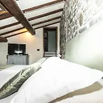 Roomy Apartment By Villa Il Mosaico