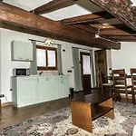 Roomy Apartment By Villa Il Mosaico