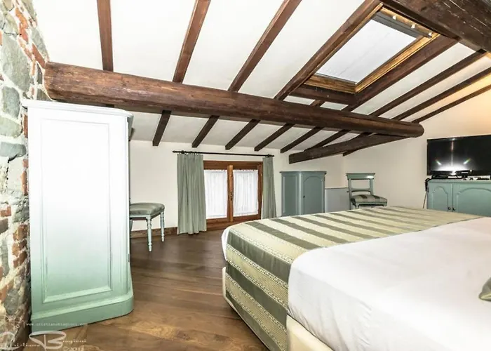 Roomy Apartment By Villa Il Mosaico